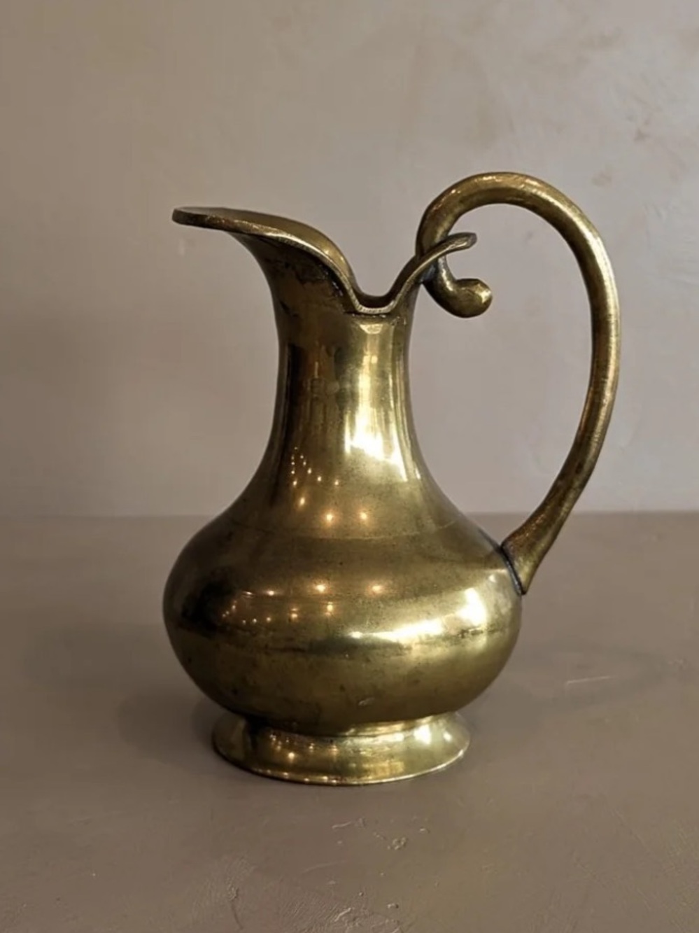 Vintage Brass Pitcher 8" Heavy Solid Brads Ewer Vase Made in India - Picture 3 of 9